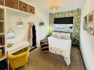 Bedroom- click for photo gallery